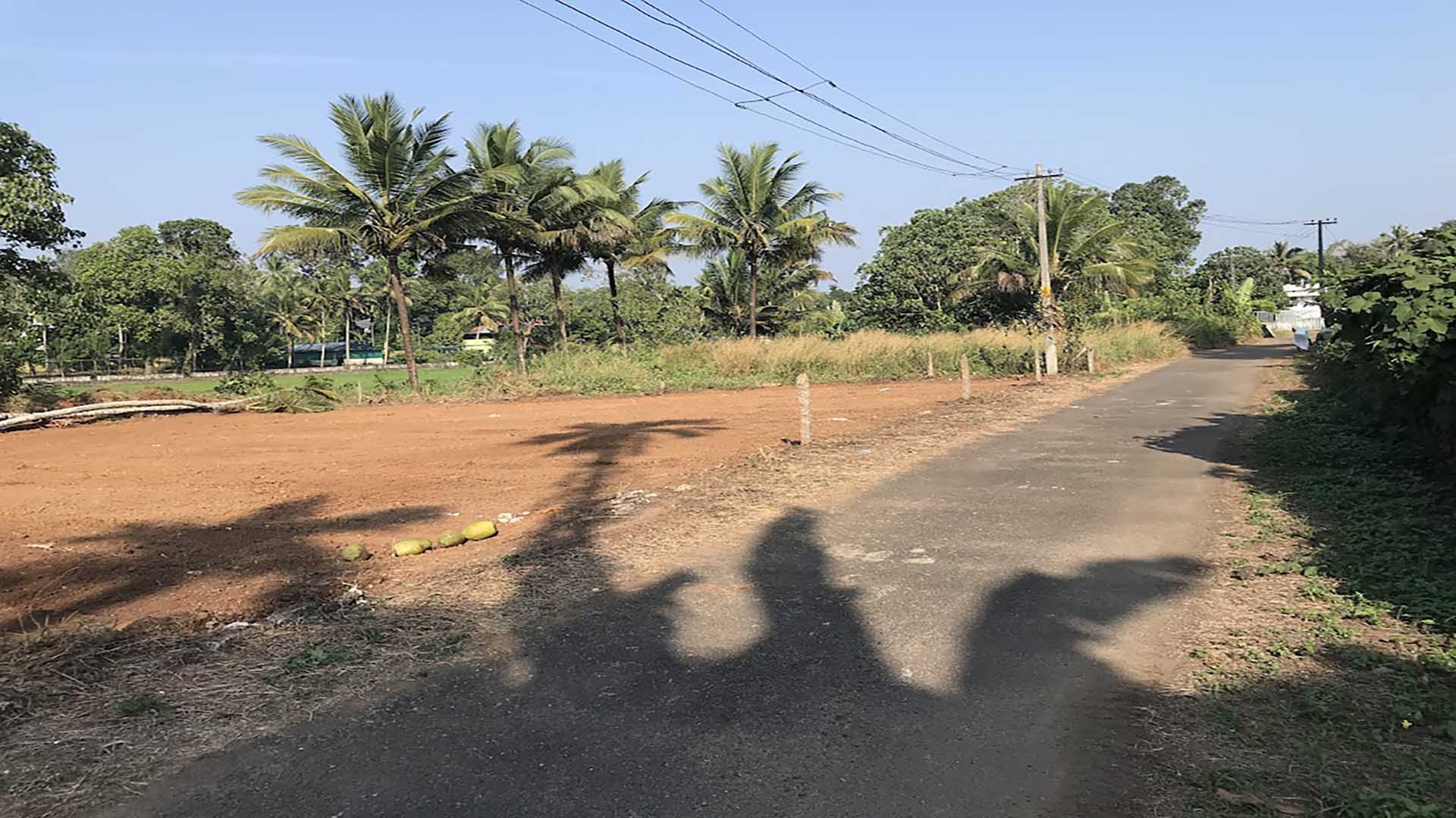 No flood land for sale near Kumbanad and TK Road highway.