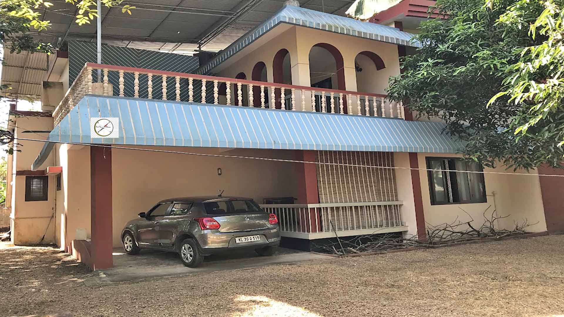Front view of 4 BHK house in Chengannur with car porch