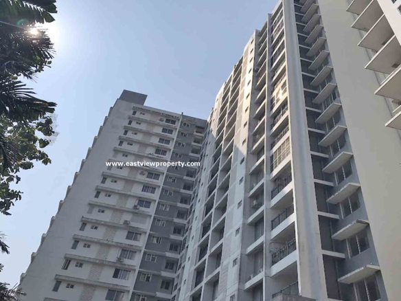 Exterior view of Skyline The Edge, a high-rise luxury apartment complex in Thirumoolapuram, Thiruvalla.
