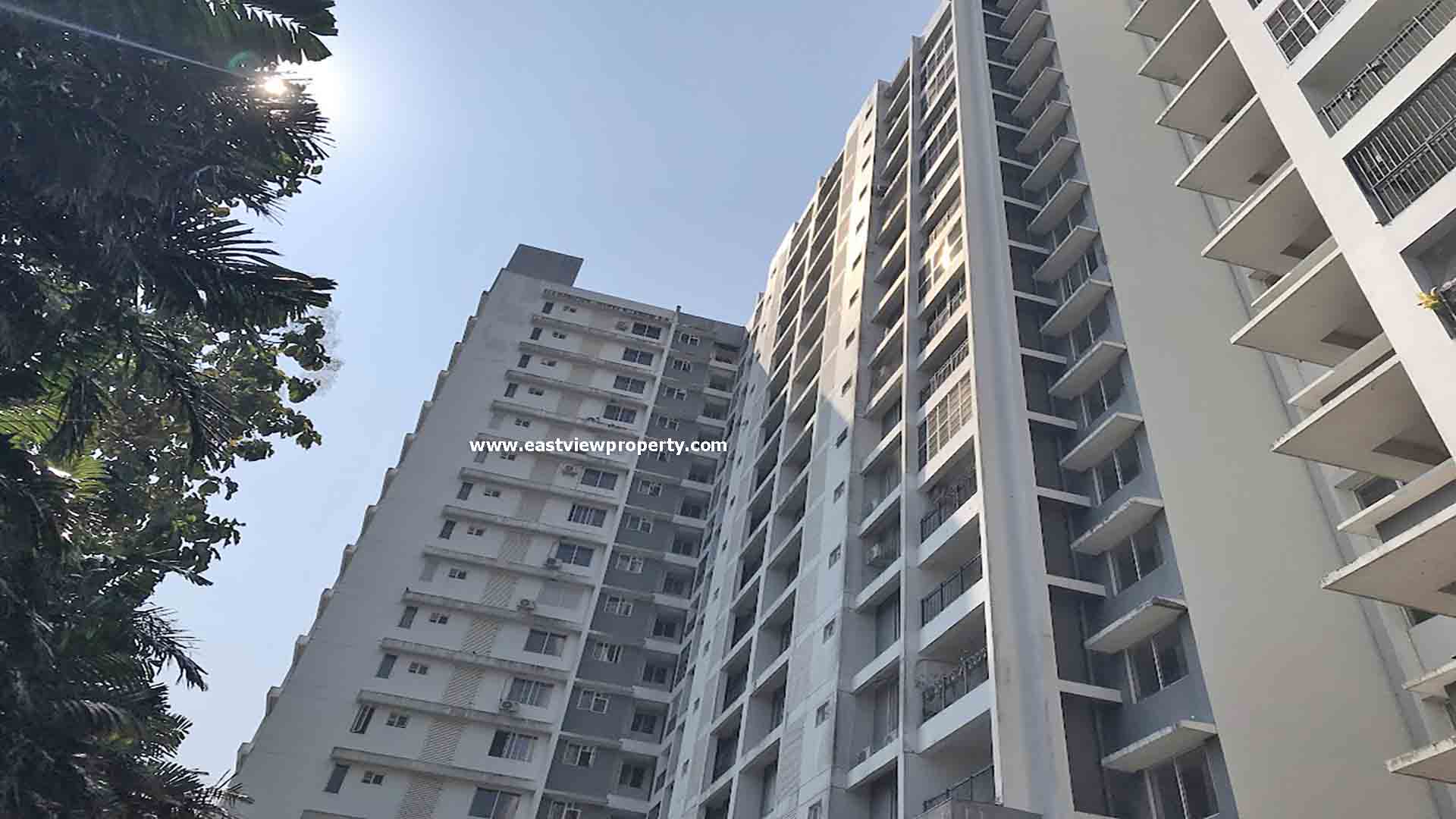 Exterior view of Skyline The Edge, a high-rise luxury apartment complex in Thirumoolapuram, Thiruvalla.