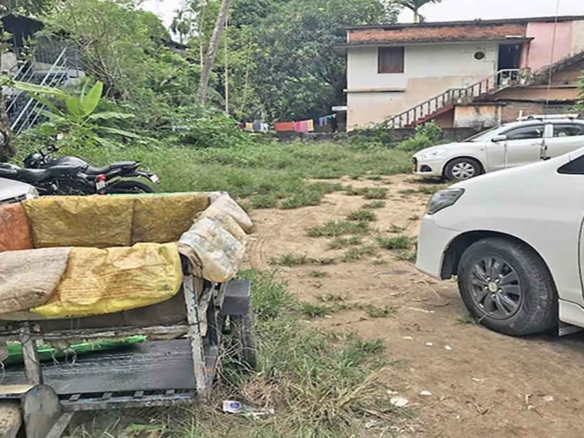 Prime residential land in Kochi near JLN Stadium for house construction.