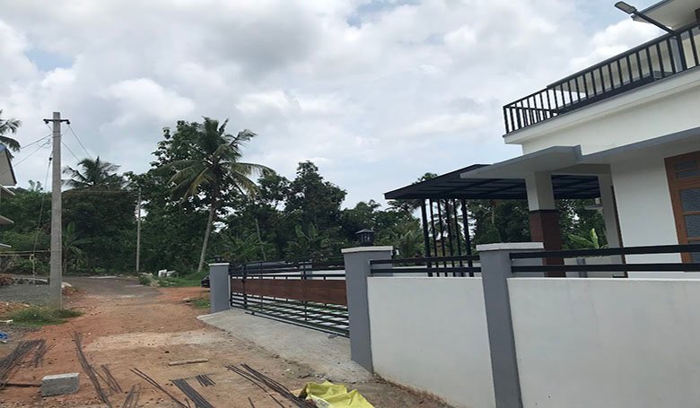 Flood-free 3 BHK villa with road frontage for sale in Eraviperoor (Eravery), Thiruvalla, Pathanamthitta District, Kerala.