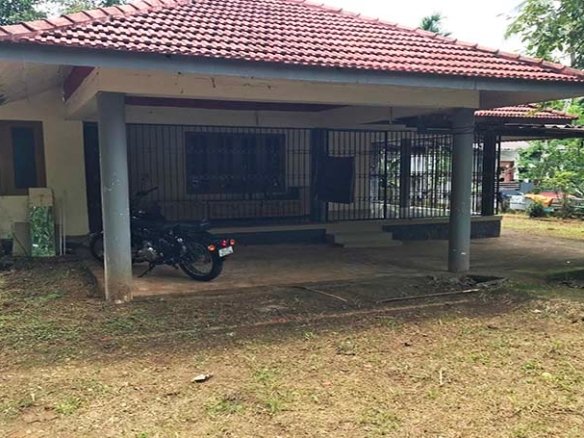 Covered porch and sit-out with traditional tiled roof of a 2 BHK house in Kareelamukk, Thiruvalla