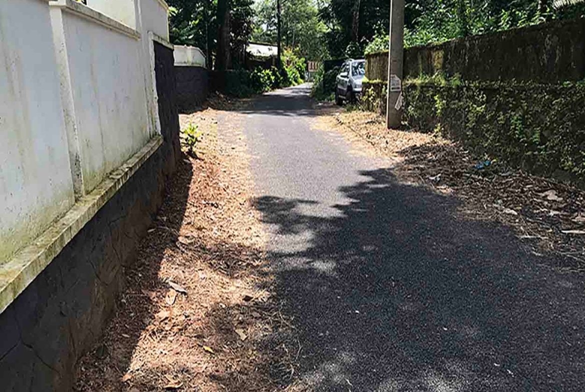 Wide tarred road frontage land sale, Kumbanad near Thiruvalla